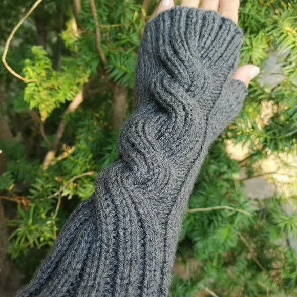 Product of Canada Claire's Outlander Insp.Fingerless Gloves w. Thumb - Picture 2 of 7